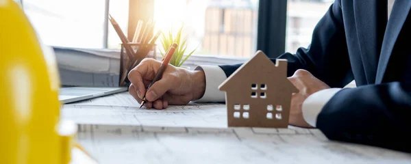 Comment les agences immobilières de Nice restent au courant de l'état du marché immobilier français ?